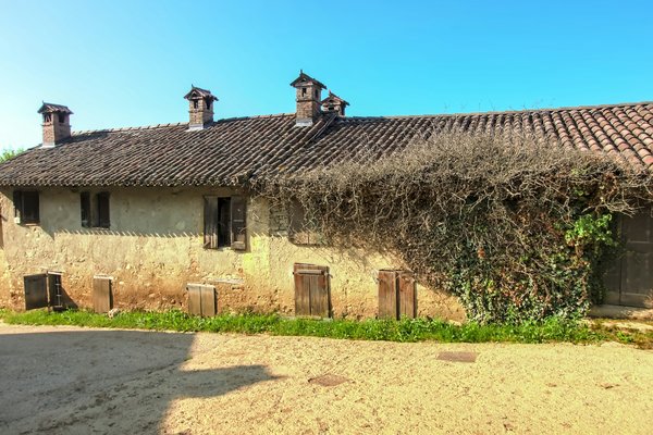 What are the best techniques for draught-proofing an old farmhouse in the Lake District?